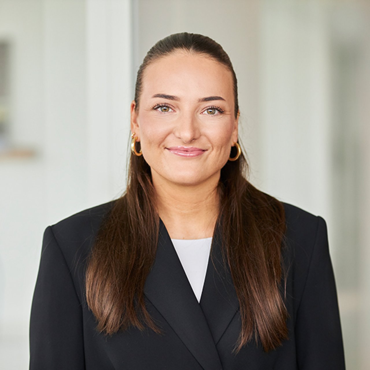 Portrait von Knauber Mitarbeiterin Laura Clemens.